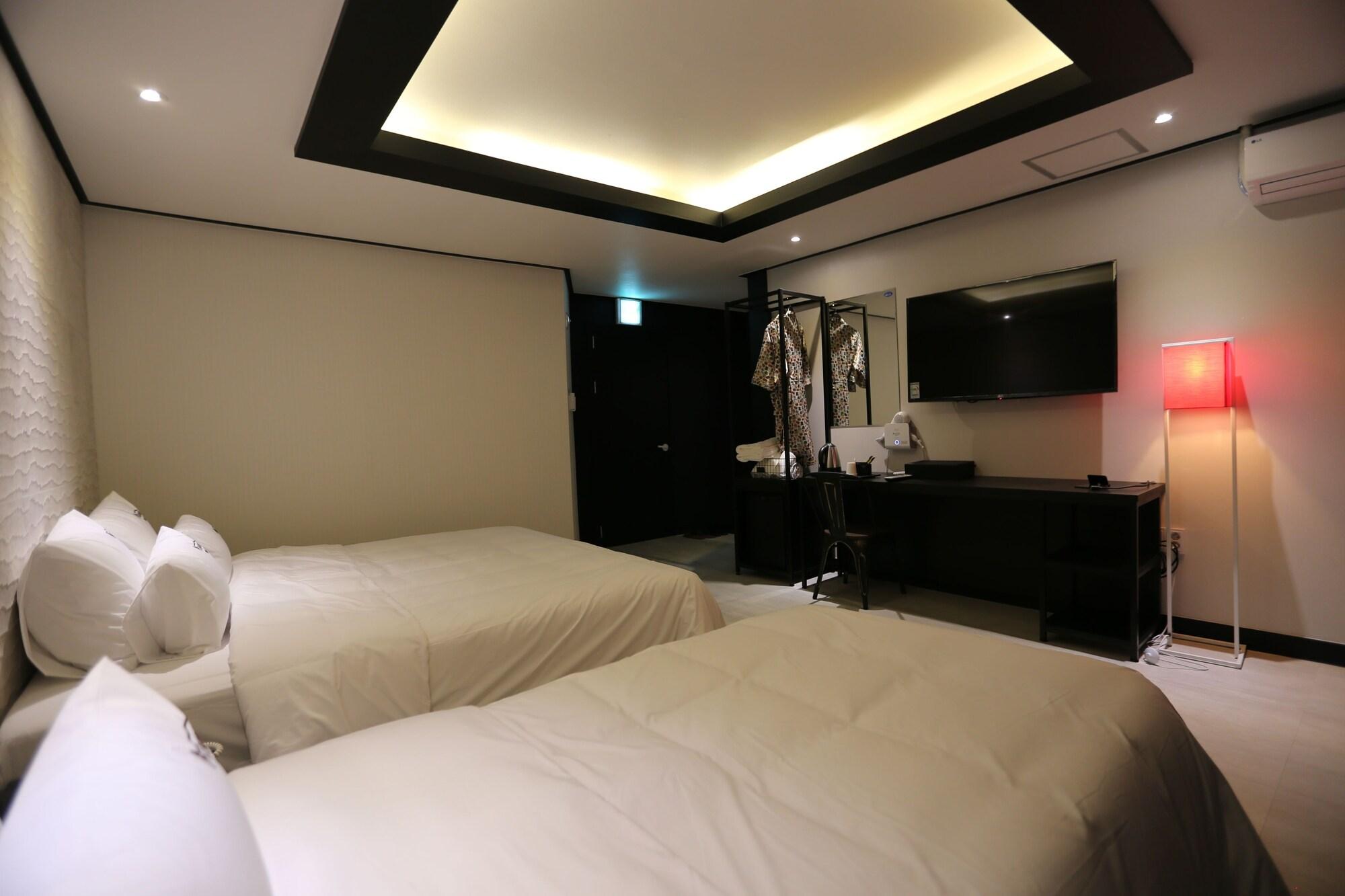 โรงแรมอัลมอนด์ คูโป สเตชั่น ปูซาน ภายนอก รูปภาพ